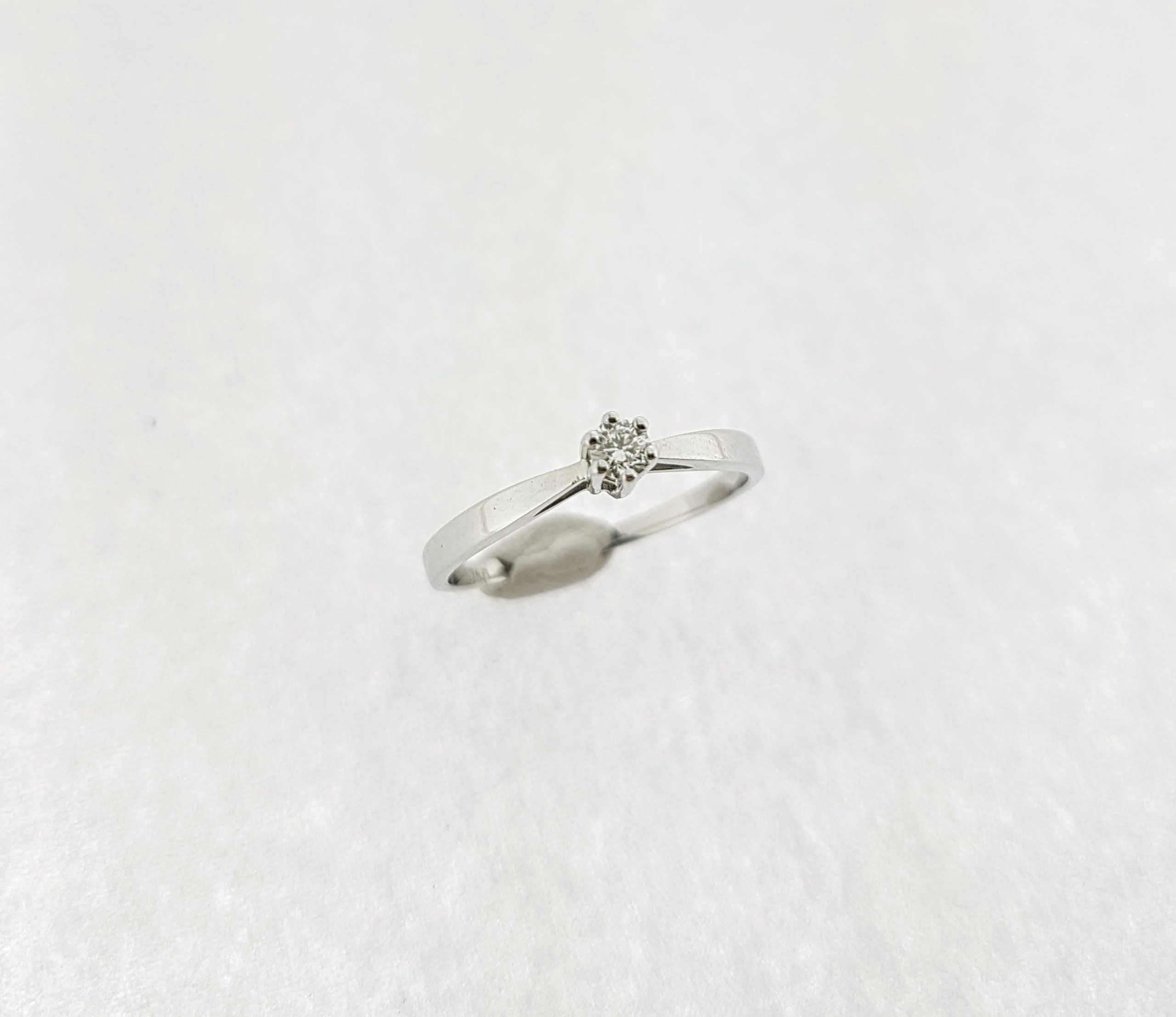 straf Vooruitzien oor 18 Karaat witgouden solitair ring met diamant. #20059 |  Goudsmederij/Juwelier Arnold van Dodewaard