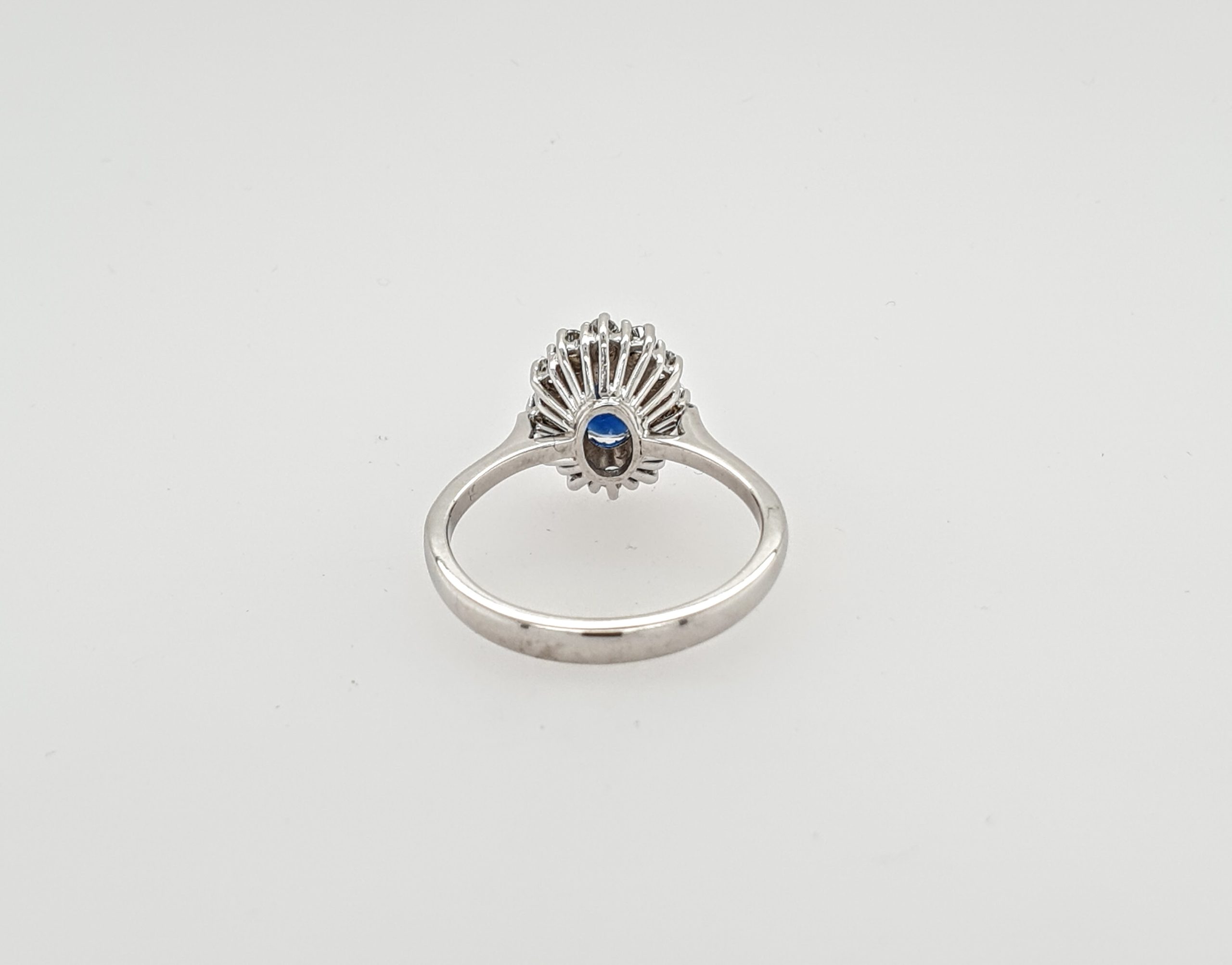 Jachtluipaard doen alsof ventilator 14 Karaat witgouden Lady Diana saffier diamant ring # 25710 |  Goudsmederij/Juwelier Arnold van Dodewaard