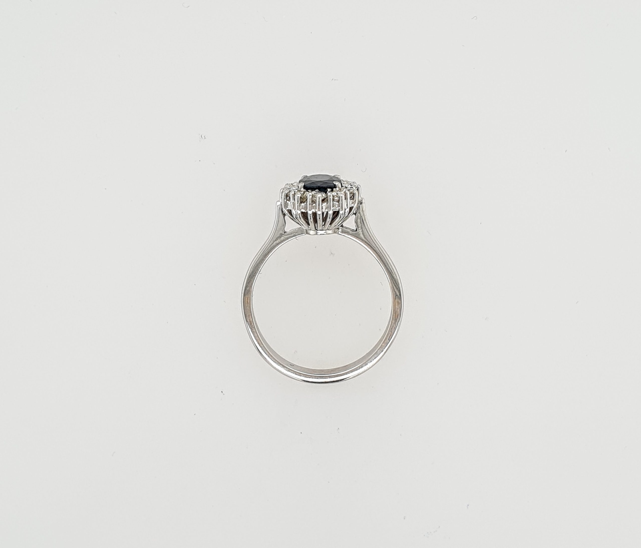 Jachtluipaard doen alsof ventilator 14 Karaat witgouden Lady Diana saffier diamant ring # 25710 |  Goudsmederij/Juwelier Arnold van Dodewaard