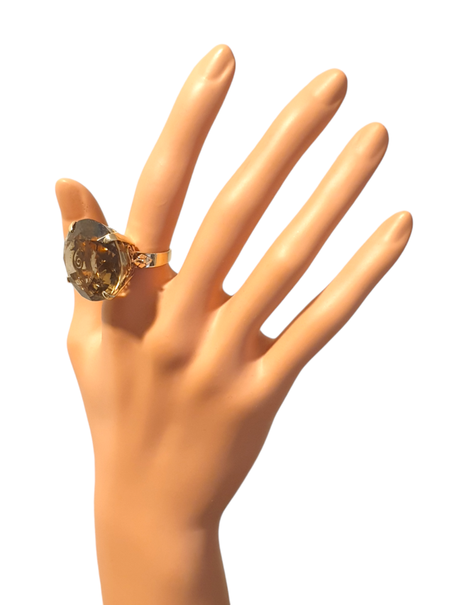 Gouden ring met grote Rookkwarts. Tweede hands occasion. #27931 - Image 2