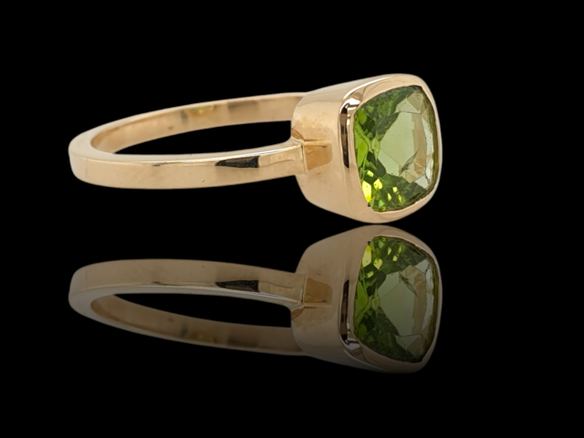 Gouden ring met Peridot in gladde zetting #27959 - Image 2