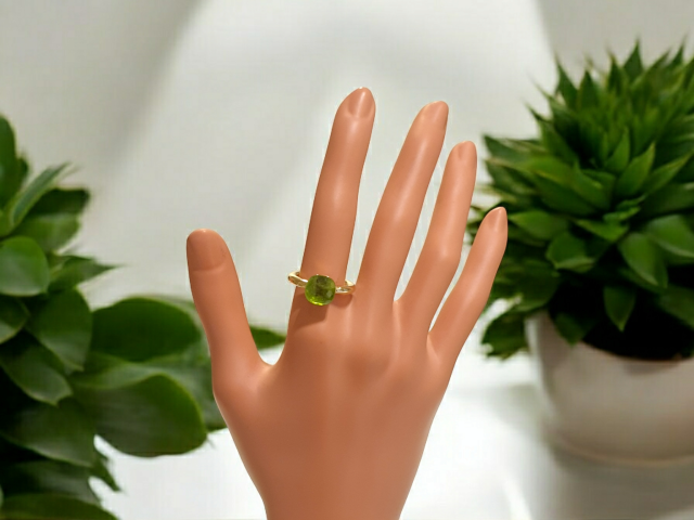 Gouden ring met groene Peridot, Pomellato-like. #21745 - Image 3