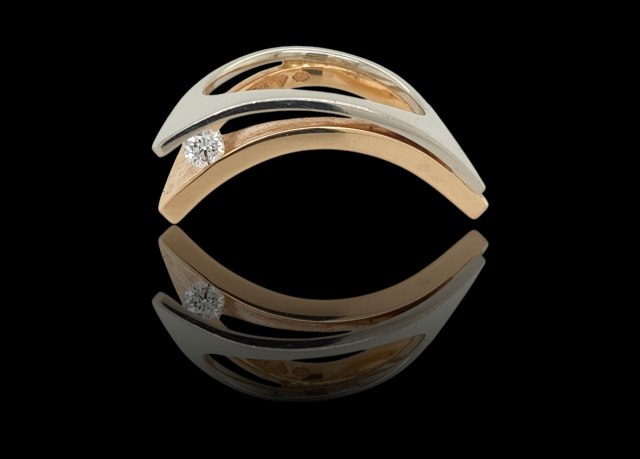 Bicolor gouden ring met diamant, handgemaakt. Frans Zeegers. #0045