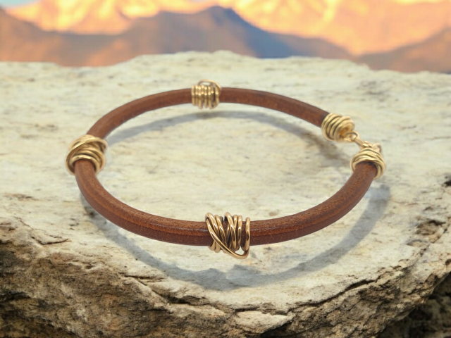 Leren armband met gouden endless rope elementen #15675 - Afbeelding 2